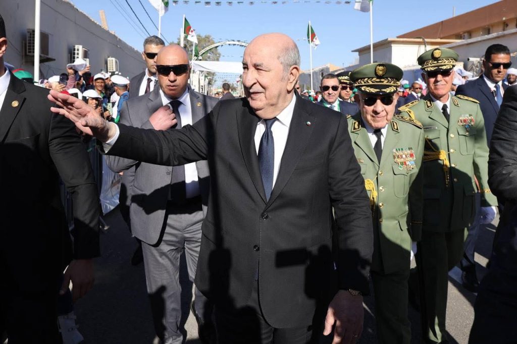 الرئيس تبون يخص باستقبال شعبي حاشد في بشار