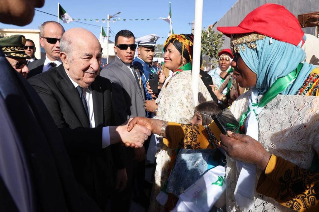 الرئيس تبون يخص باستقبال شعبي حاشد في بشار