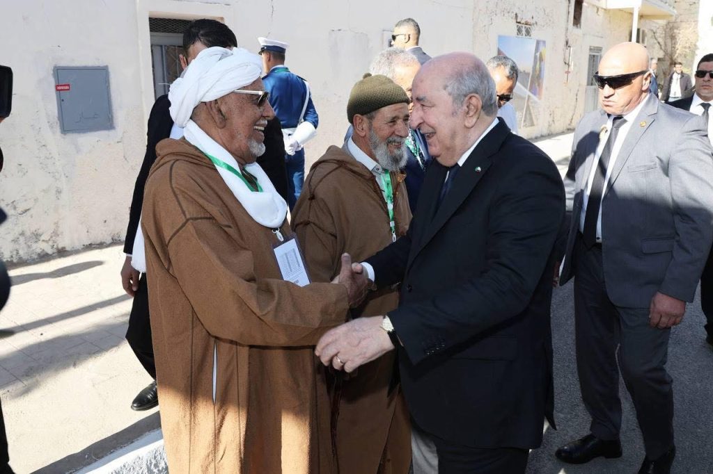 الرئيس تبون يخص باستقبال شعبي حاشد في بشار