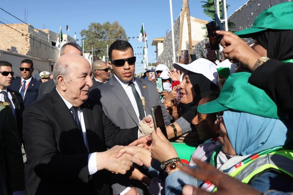 الرئيس تبون يخص باستقبال شعبي حاشد في بشار