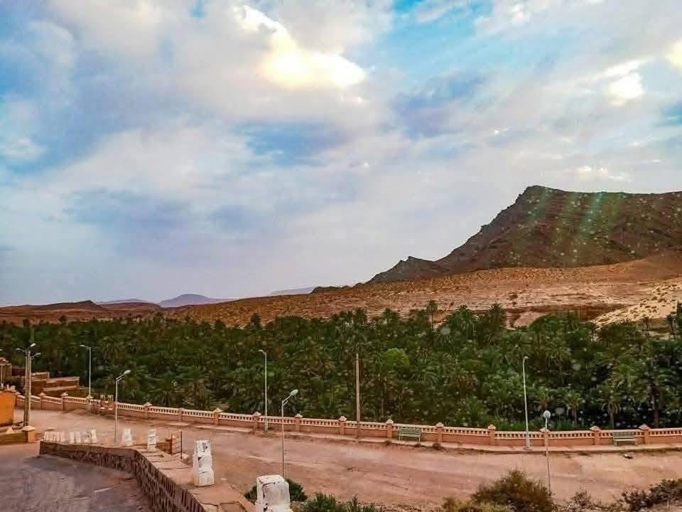 نائب برلماني مغربي يطلب من بوريطة توضيحات بشأن ما يحدث على الحدود المغربية الجزائرية