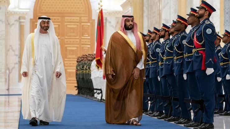 الإمارات تشن حملة إعلامية ورقمية ضد السعودية.. راشد النعيمي يقود الجوق!