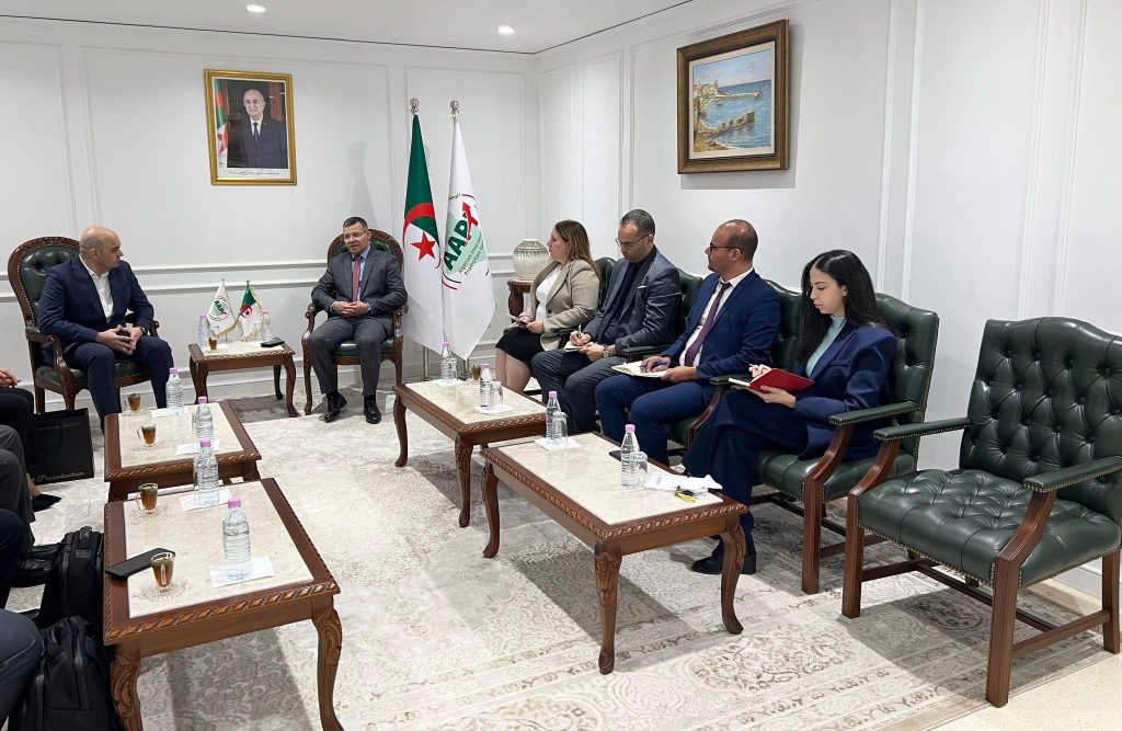 الجزائر تقلص وارداتها من المنتجات الورقية بإطلاق مشروع ضخم مع المجمع التركي “HAYAT DHC” 