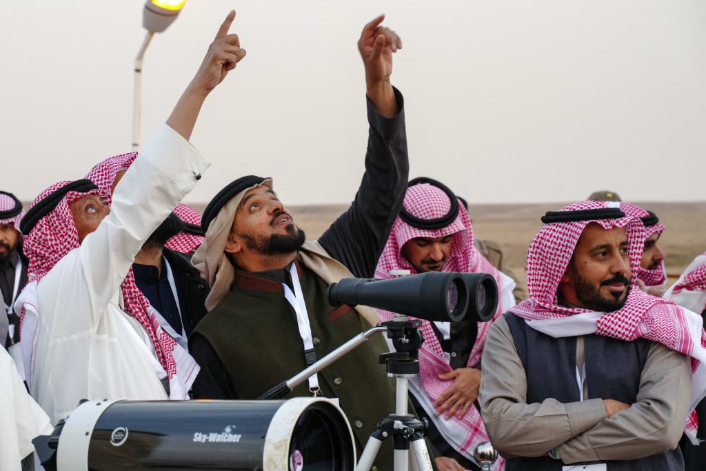 دول عربية وإسلامية تعلن عن موعد غرة شهر رمضان