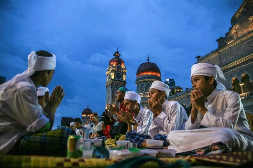 دول عربية وإسلامية تعلن عن موعد غرة شهر رمضان