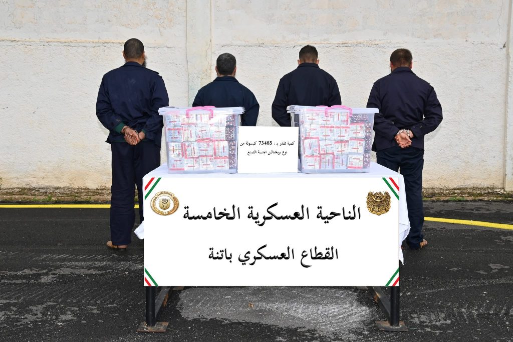 الجيش الجزائري يشدد الخناق على بارونات المخدرات ويضبط 4 قناطير كيف مغربي!