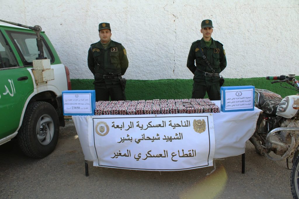 الجيش الجزائري يشدد الخناق على بارونات المخدرات ويضبط 4 قناطير كيف مغربي!