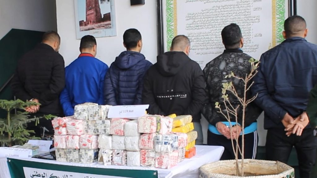الدرك الجزائري يوقف 6 بارونات مخدرات ويحجز قنطار كيف معالج قادم من المغرب