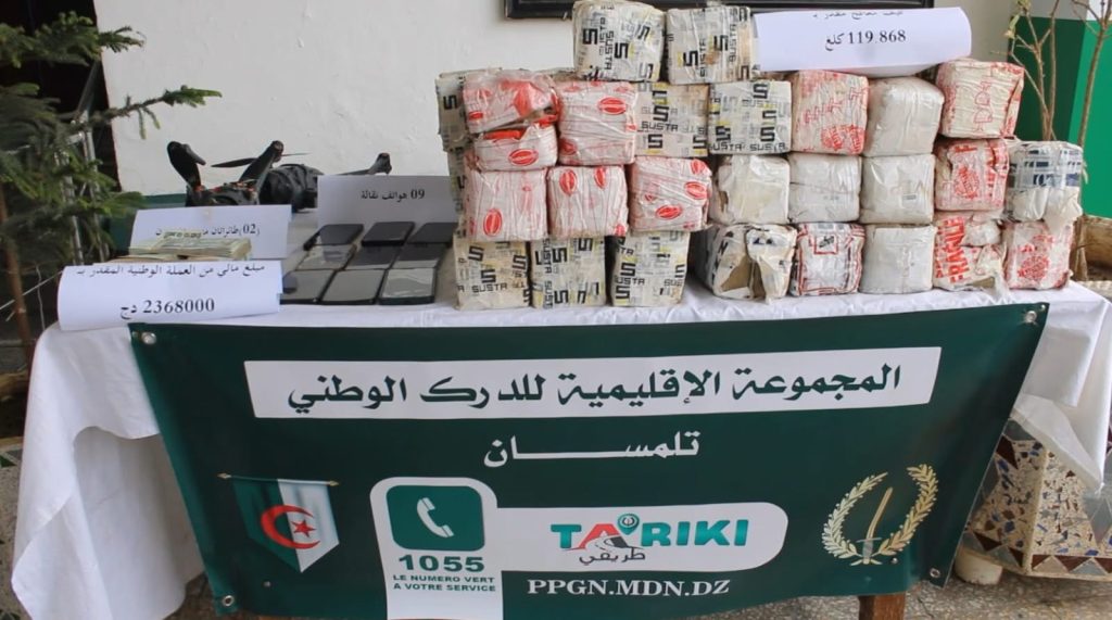 الدرك الجزائري يوقف 6 بارونات مخدرات ويحجز قنطار كيف معالج قادم من المغرب