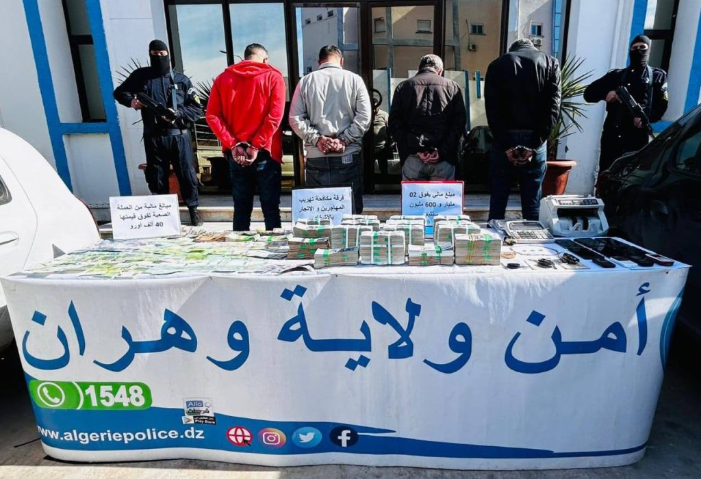 بينهم مغربي.. الإطاحة بشبكة دولية لتهريب المهاجرين عبر البحر في وهران