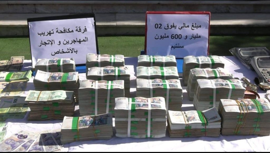 بينهم مغربي.. الإطاحة بشبكة دولية لتهريب المهاجرين عبر البحر في وهران