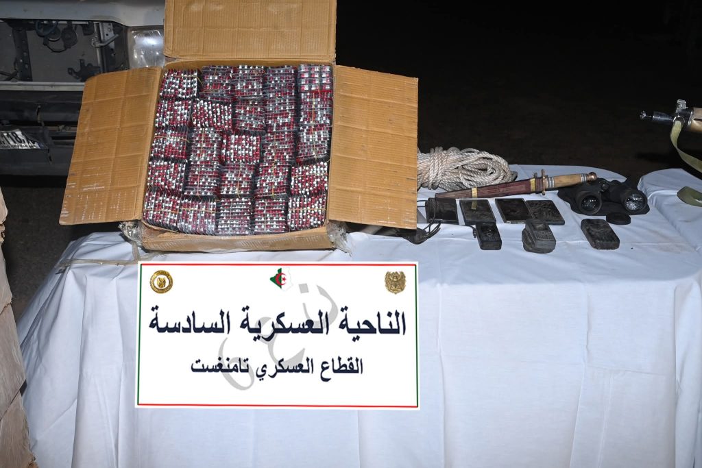 الجيش يقضي على 4 مهربين مسلحين ويحبط تهريب 1.6 مليون قرص مهلوس بتمنراست