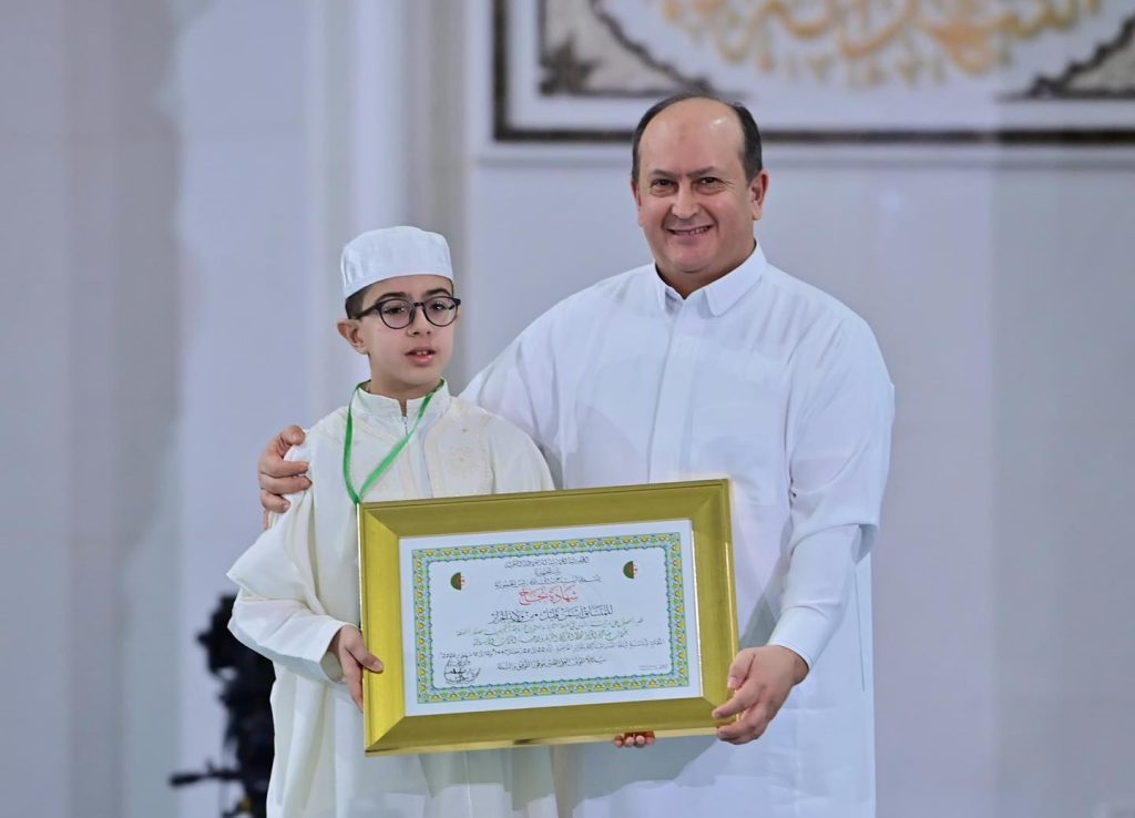 الوزير الأول الجزائري يشرف على مراسم إحياء ليلة القدر (جامع الجزائر )