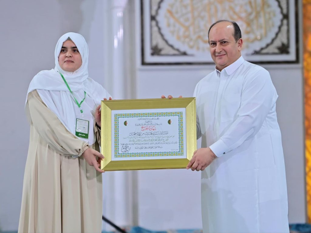 الوزير الأول الجزائري يشرف على مراسم إحياء ليلة القدر (جامع الجزائر )