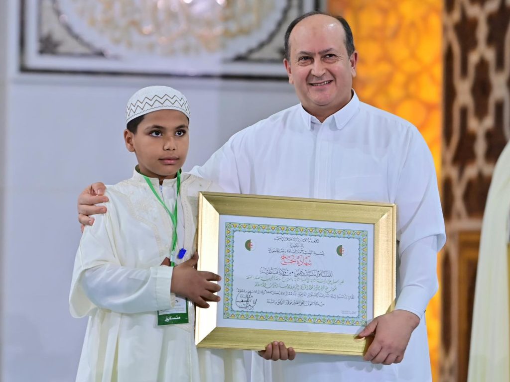 الوزير الأول الجزائري يشرف على مراسم إحياء ليلة القدر (جامع الجزائر )
