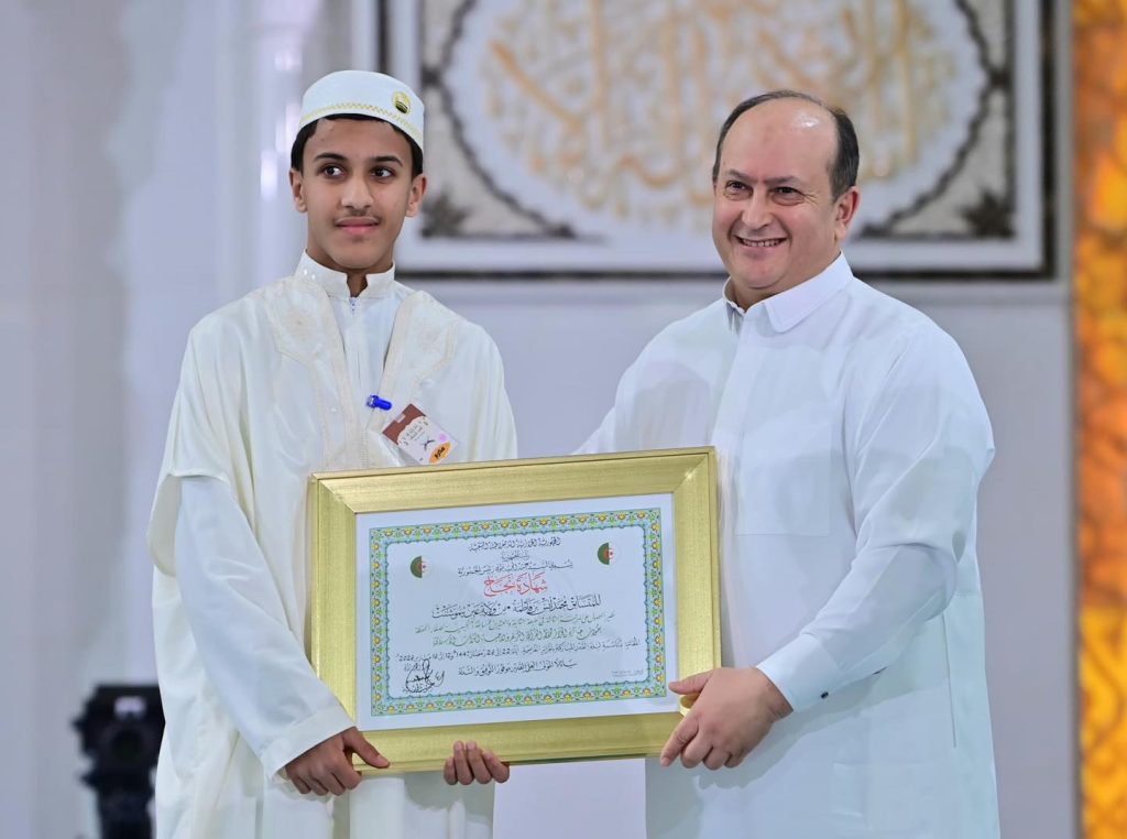 الوزير الأول الجزائري يشرف على مراسم إحياء ليلة القدر (جامع الجزائر )
