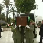 جثمان الرئيس الأسبق الجزائري اليامين زروال يصل إلى قصر الشعب..(تغطية خاصة)