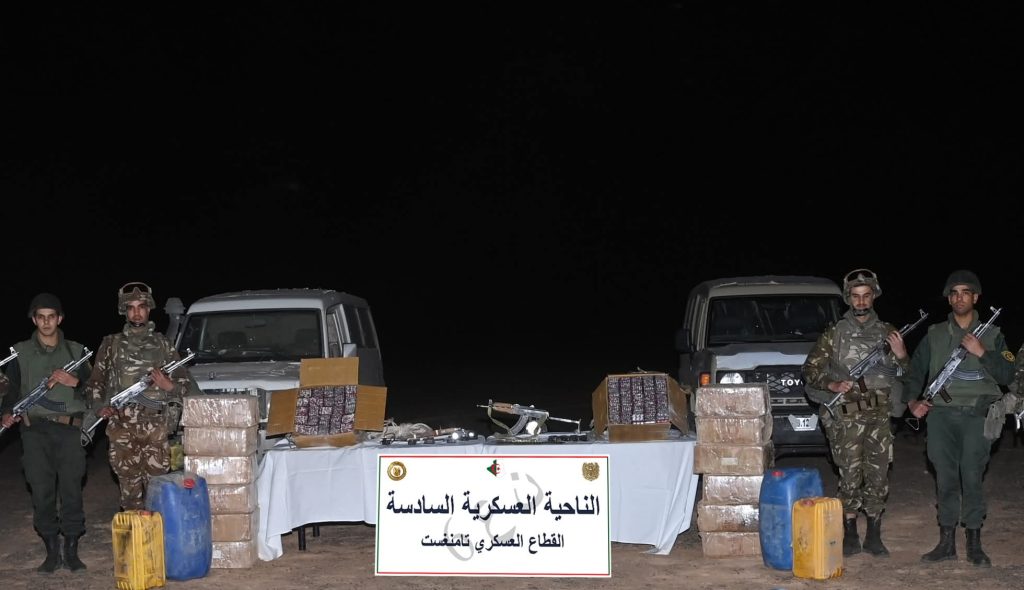 الجيش يقضي على 4 مهربين مسلحين ويحبط تهريب 1.6 مليون قرص مهلوس بتمنراست