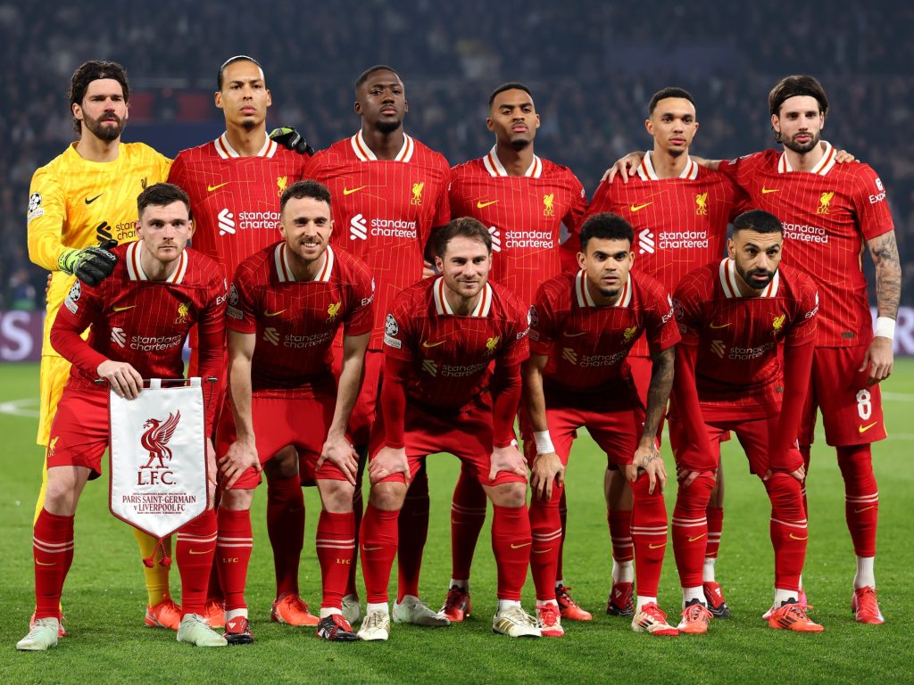 الأسطورة المصرية يغادر ليفربول