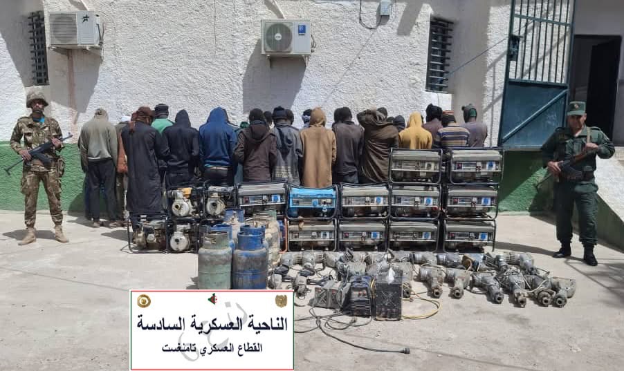 الجيش الجزائري يتصدى لمحاولة إغراق البلاد بـ 12 قنطارا من الكيف قادم من المغرب