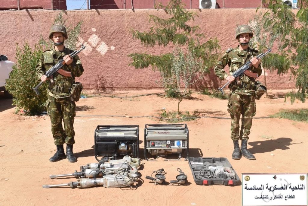 الجيش الجزائري يتصدى لمحاولة إغراق البلاد بـ 12 قنطارا من الكيف قادم من المغرب