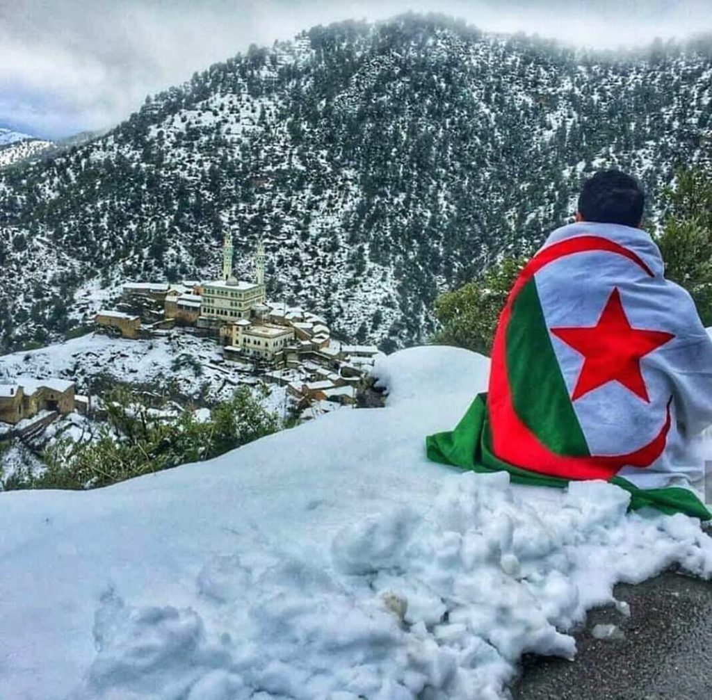 ثلوج كثيفة تجتاح الجزائر .. وهذه الولايات المعنية!