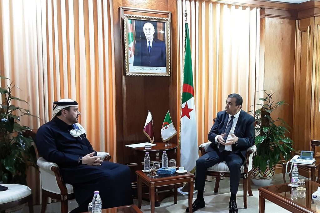 عرقاب ورئيس مجموعة “باور إنترناشيونال” القطرية يبحثان تعزيز التعاون في مجال صناعة النفط والغاز