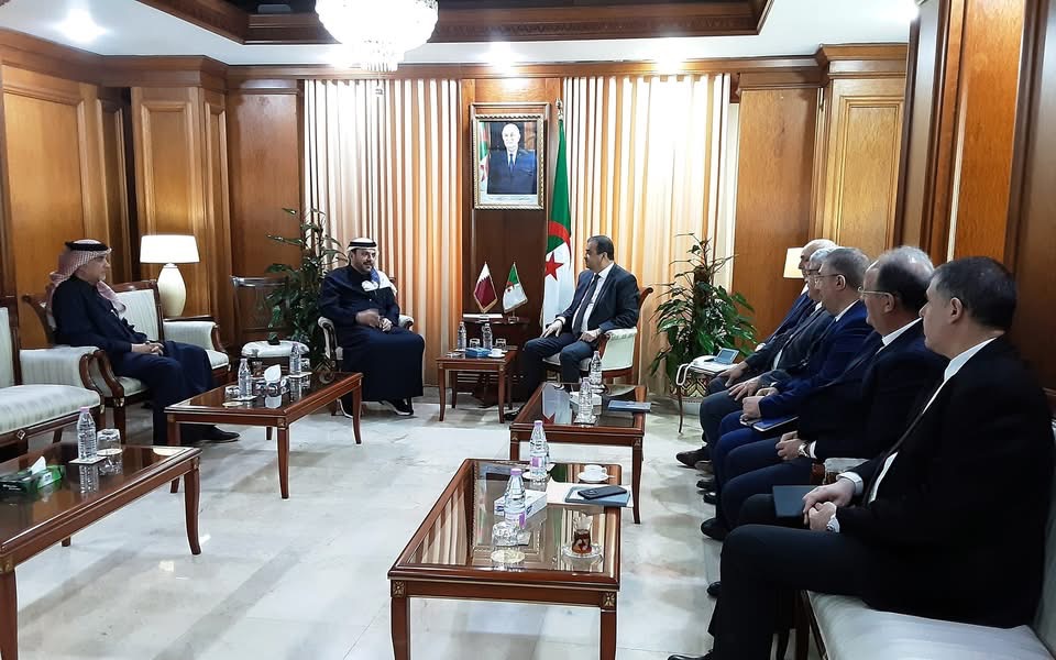 عرقاب ورئيس مجموعة “باور إنترناشيونال” القطرية يبحثان تعزيز التعاون في مجال صناعة النفط والغاز