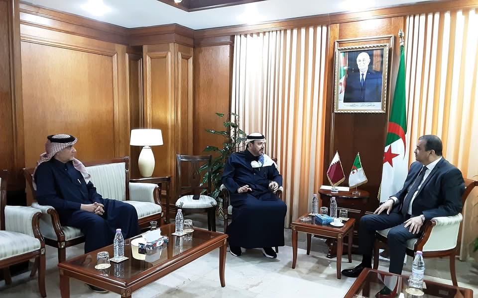 عرقاب ورئيس مجموعة “باور إنترناشيونال” القطرية يبحثان تعزيز التعاون في مجال صناعة النفط والغاز