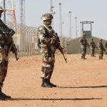 الجيش الجزائري يُحبط محاولة ادخال أزيد من 10 قناطير كيف مغربي