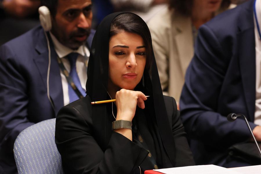 مسؤولة إماراتية:لن نقف مكتوفي الأيدي أمام وابل الصواريخ الإيرانية.!
