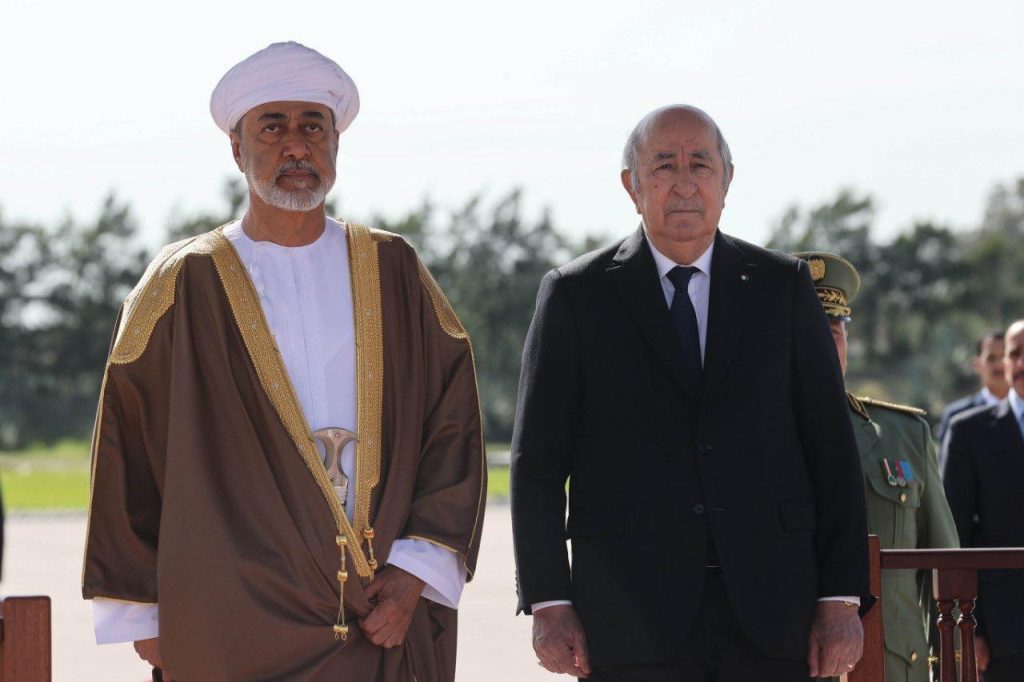 الرئيس الجزائري يجري مكالمة هاتفية مع سلطان عمان .. وهذا مضمونها!