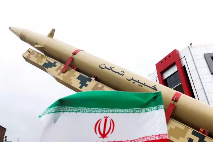 الحرس الثوري الإيراني: “استهدفنا مقر الحكومة الصهيونية في تل أبيب”