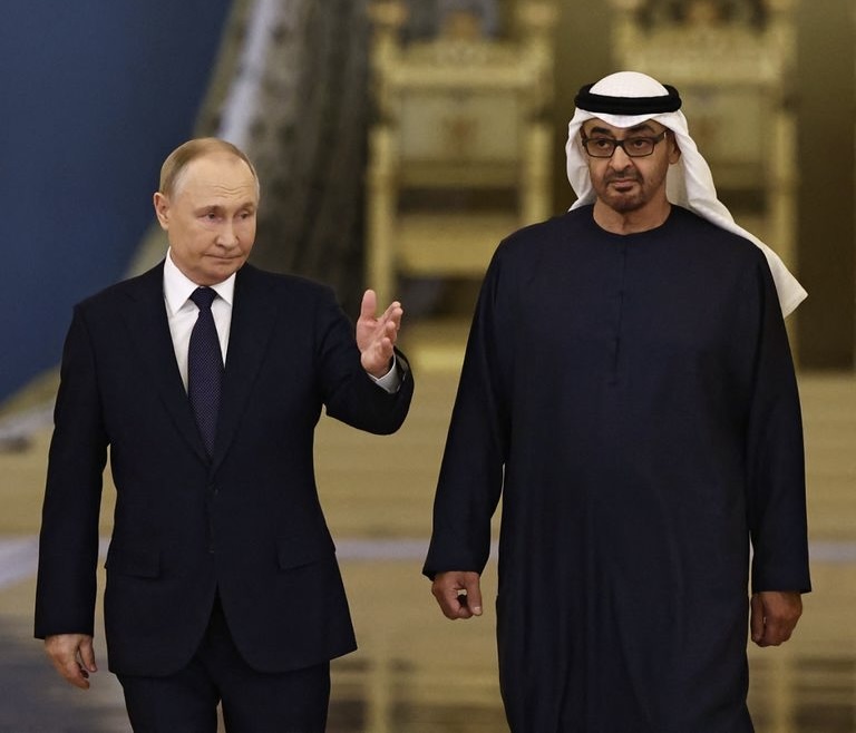 بوتين يتعهد لبن زايد بنقل شكواه إلى طهران بسبب الضربات الإيرانية