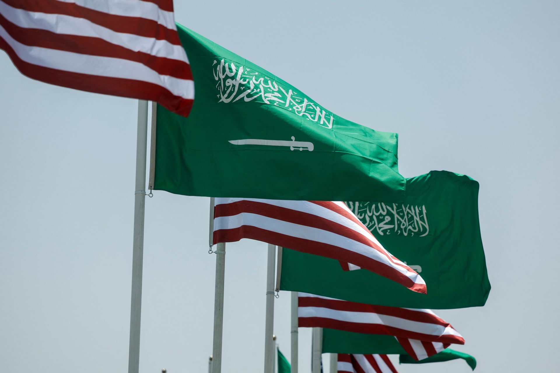 الخارجية السعودية: “للمملكة الحق الكامل في الرد على العدوان الإيراني”