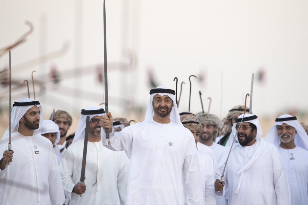 سياسي أمريكي: “الإماراتيون أغبى وأكبر سذّج في العالم”