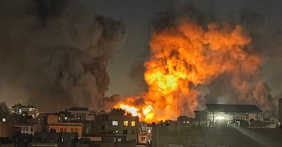 ترامب يتوعد إيران بـ”تدمير كامل”