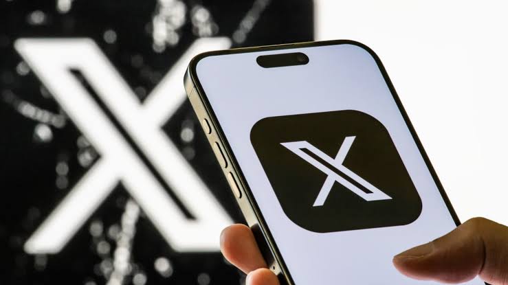 منصة “X ” أغلقت 800 مليون حساب خلال يوم واحد !