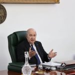 الرئيس الجزائري يترأس اجتماعا لمجلس الوزراء