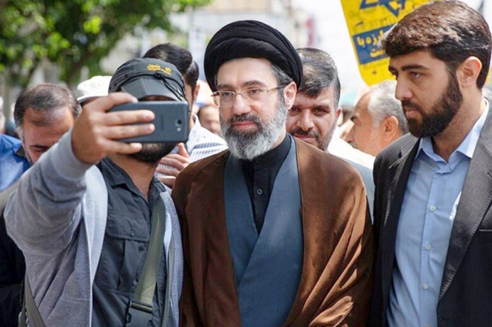 ماذا نعرف عن المرشد الأعلى الجديد لإيران؟