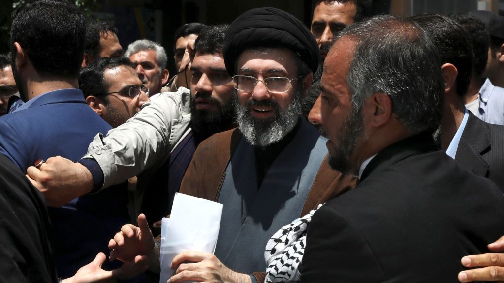 ماذا نعرف عن المرشد الأعلى الجديد لإيران؟