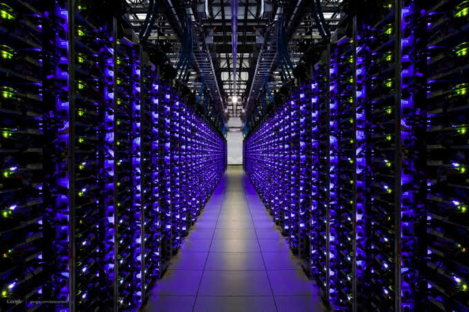الضربات الإيرانية تجبر عمالقة التكنولوجيا على الرحيل من الإمارات