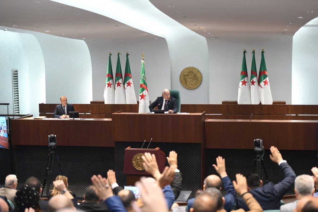 البرلمان الجزائري يصادق على القانون العضوي المتعلق بالأحزاب السياسية
