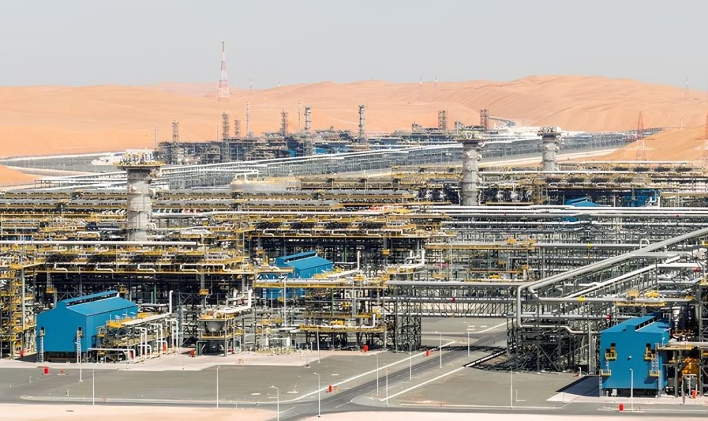 الإمارات تعلق العمليات بأكبر حقولها الغازية عقب استهدافه بمسيرة إيرانية