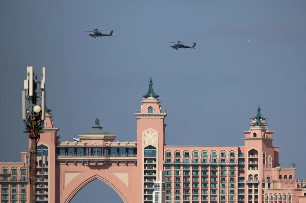 مصرع عسكريين إماراتيين إثر سقوط طائرة بسبب عطل فني