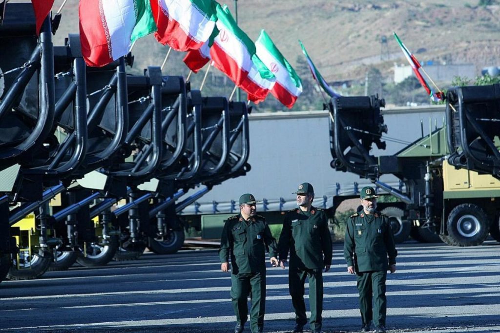 الحرس الثوري الإيراني: سنفتح مضيق هرمز لسفن الدول التي تطرد سفراء أمريكا وإسرائيل