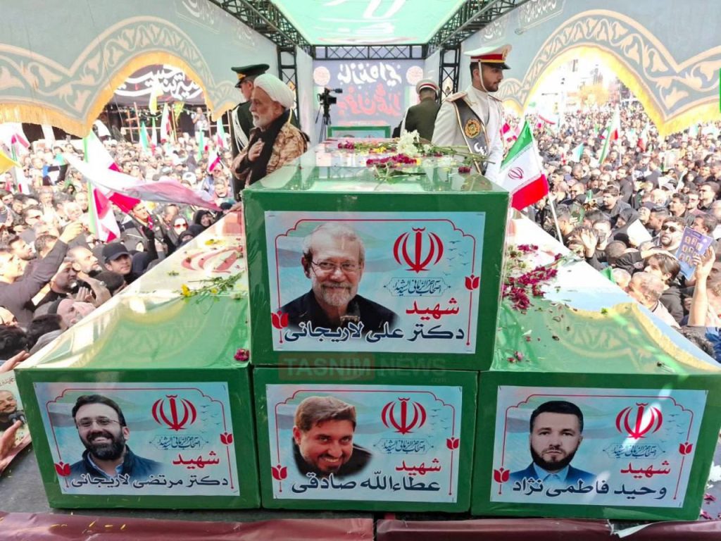 الإيرانيون يشيعون جثمان  علي لاريجاني..وإسرائيل تعلن تصفية وزير الاستخبارات الإيراني !