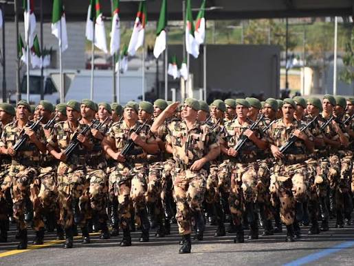 مجلة الجيش: “عقيدتنا براغماتية وثيقة الارتباط بمرجعية نوفمبر”