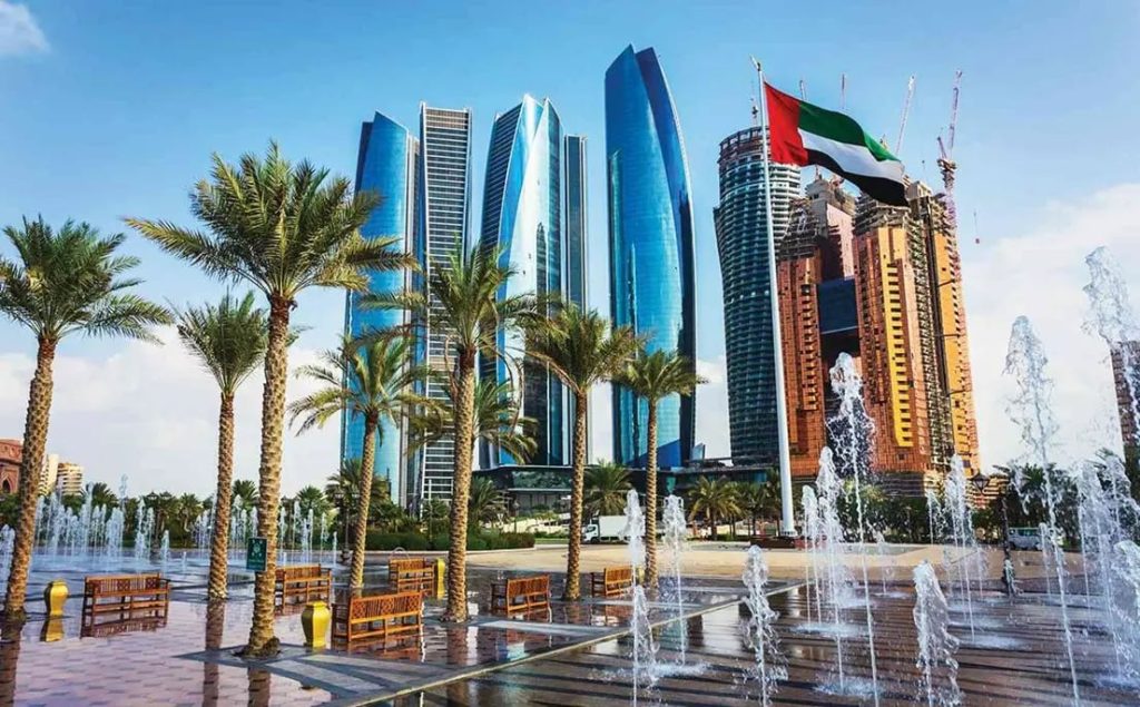 الشركات  العالمية الكبرى تغادر دبي وسط تحذيرات أمنية متصاعدة