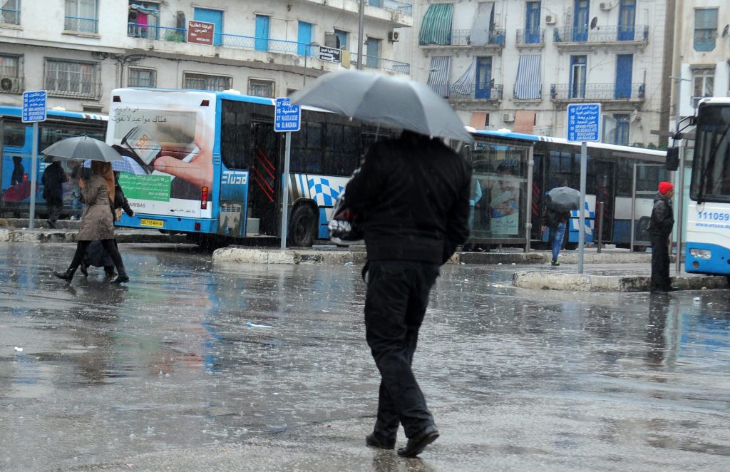 طقس الجزائر.. أمطار ورياح قوية على عدة ولايات